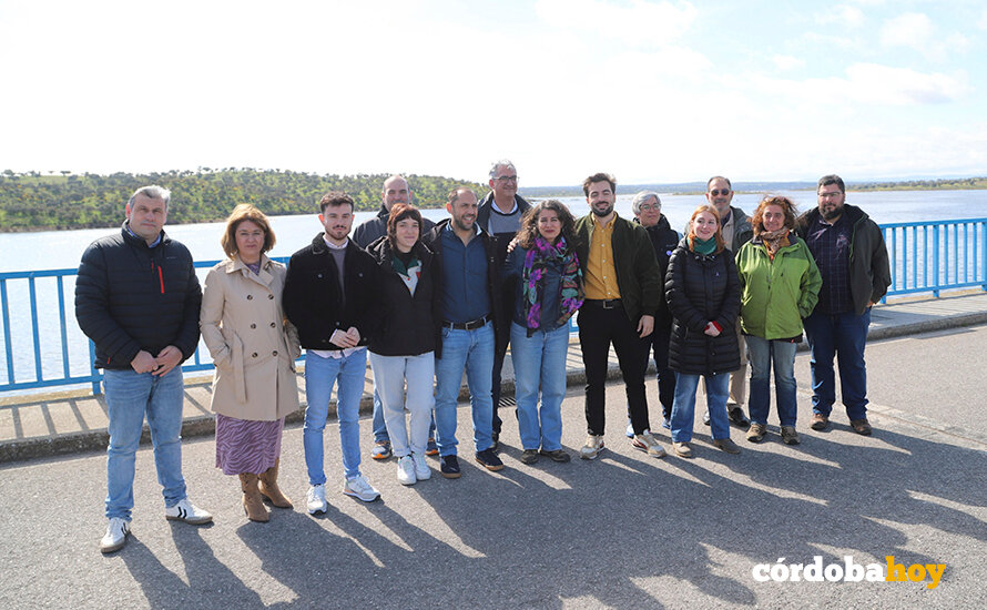 Responsables de IU y Podemos alertan desde La Colada sobre la "contaminación" que afecta al Norte de Córdoba y a Extremadura FOTO PODEMOS