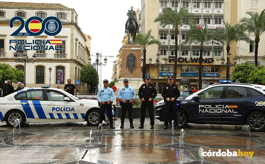 Agentes de la Policía Nacional y de la Policía de Segurança Pública de Portugal patrullan en Córdoba FOTO CNP