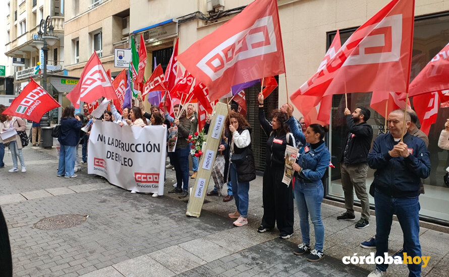 Concentración de CCOO en Zara Home de Córdoba FOTO CCOO