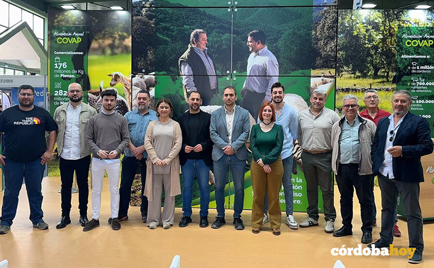 El coordinador de IU Andalucía, Toni Valero, visita la Feria Agroganadera de Pozoblanco FOTO IU ANDALUCÍA