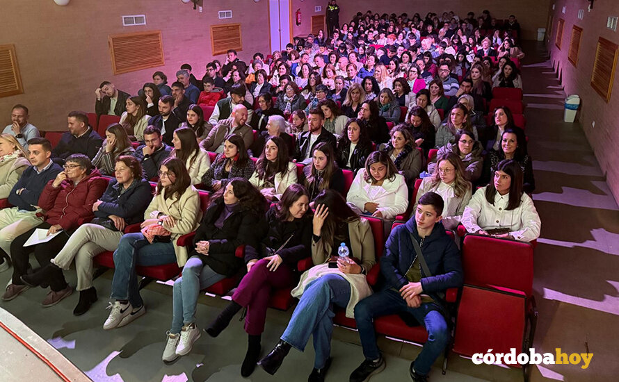 Público en la entrega de premios de las Cruces de Mayo de Añora FOTO ESVERDE.ES