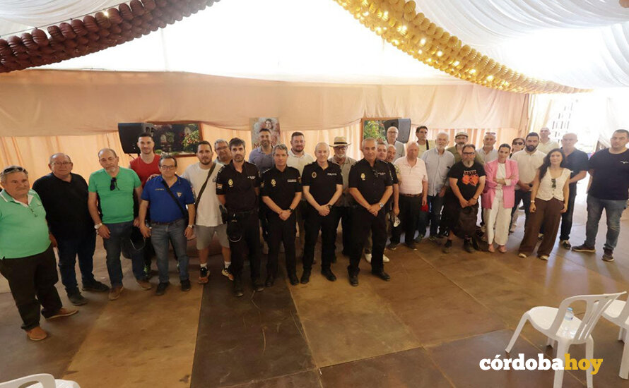 Encuentro hoy de la Policía Local y la Delegación de Fiestas y Tradiciones con caseteros FOTO AYUNTAMIENTO DE CÓRDOBA
