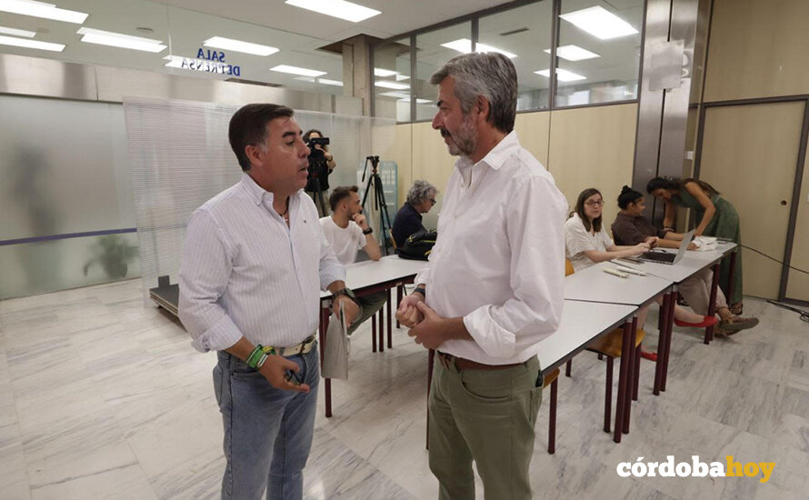Miguel Ruiz Madruga y Miguel Ángel Torrico, en el Ayuntamiento FOTO RAFA MELLADO SENIOR