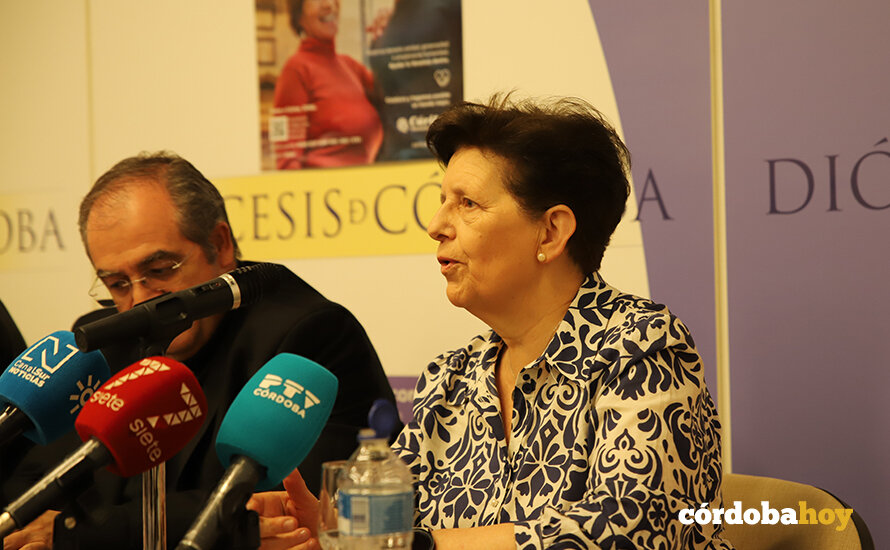 Amparo Velasco, voluntaria de la Cáritas parroquial de San Miguel, en la presentación de la memoria de actividades 2024 de Cáritas Diocesana de Córdoba FOTO CÁRITAS