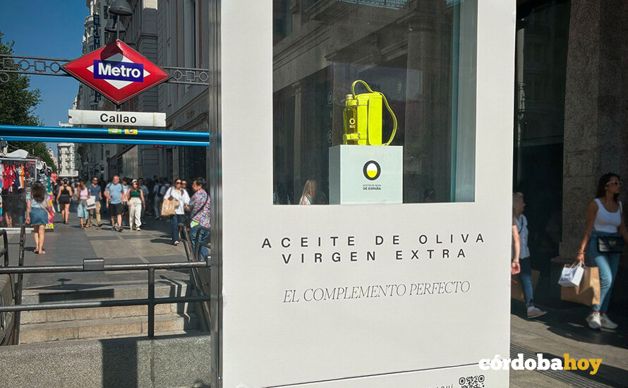 Uno de los mupis de la campaña que nop han sido forzados