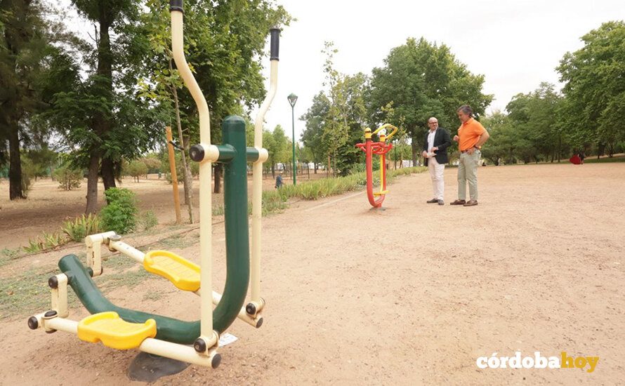 Bernardo Jordano y Jesús Paniagua en el Parque Cruz Conde FOTO AYUNTAMIENTO DE CÓRDOBA