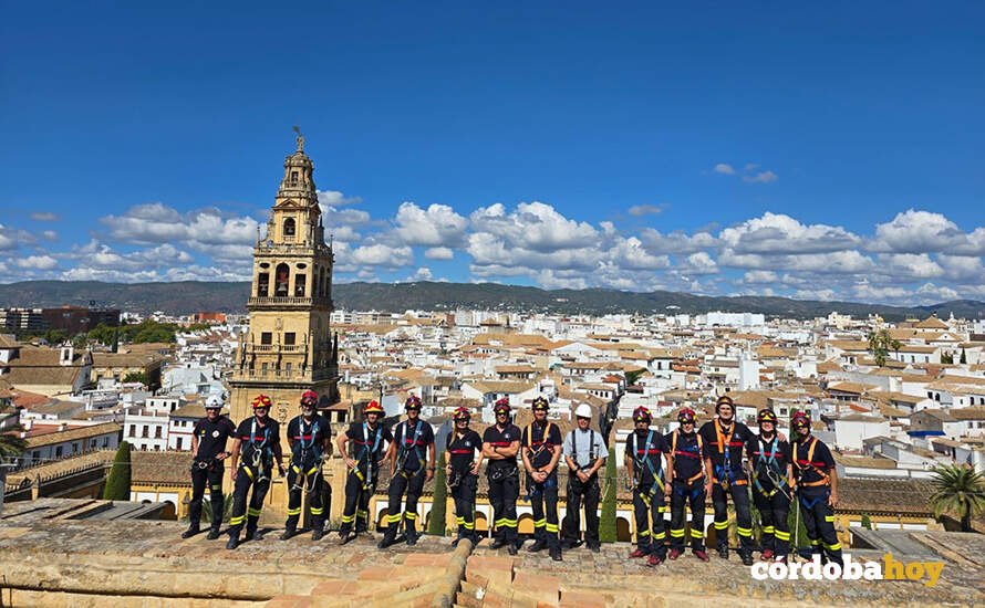 Efectivos del Consorcio Provincial de Prevención y Extinción de Incendios de la Diputación conocen el plan de autoprotección de la Mezquita-Catedral FOTO CABILDO CATEDRAL