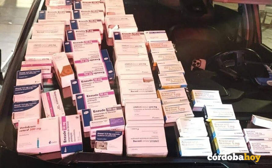Los antidepresivos localizados en el vehículo de la calle Alfaros FOTO POLICÍA LOCAL