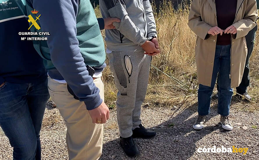 El detenido en el lugar de los hechos FOTO GUARDIA CIVIL