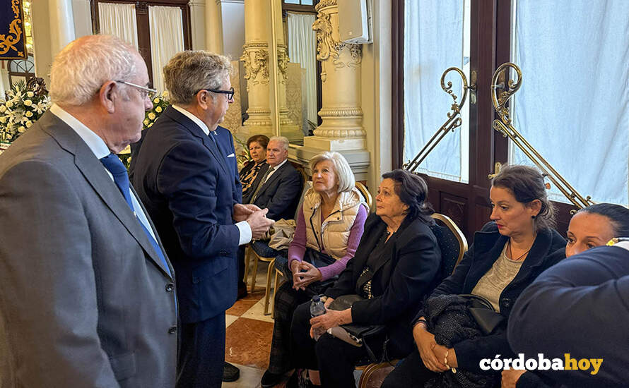 Salvador Fuentes en la capilla ardiente de Fosforito en Málaga FOTO DIPUTACIÓN DE CÓRDOBA