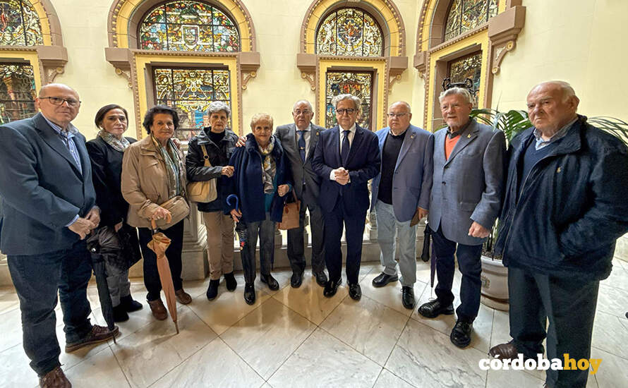 Capilla ardiente de Fosforito con Salvador Fuentes (centro) y Marcelino Ferrero (segundo por la derecha) FOTO DIPUTACIÓN DE CÓRDOBA