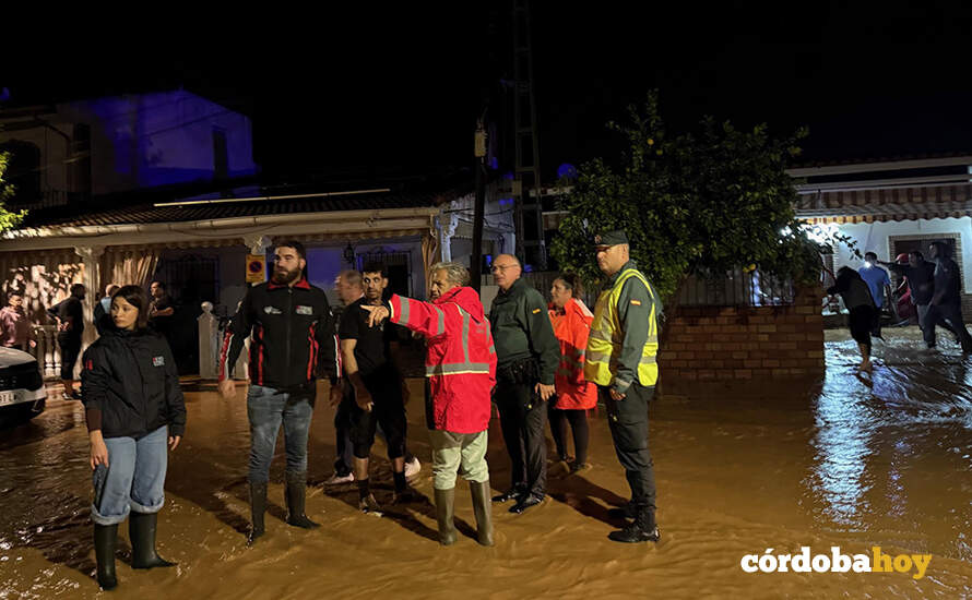 Actuaciones de los bomberos del Consorcio con la Guardia Civil la pasada madrugada en algunos municipios FOTO DIPUTACIÓN DE CÓRDOBA