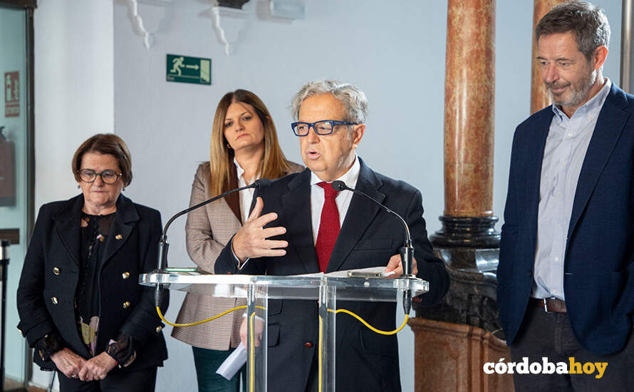 Firma del convenio entre Diputación  y Valentria para ubicar en El Carpio una fábrica de reciclaje de neumáticos por 75 millones de euros FOTO DIPUTACIÓN DE CÓRDOBA