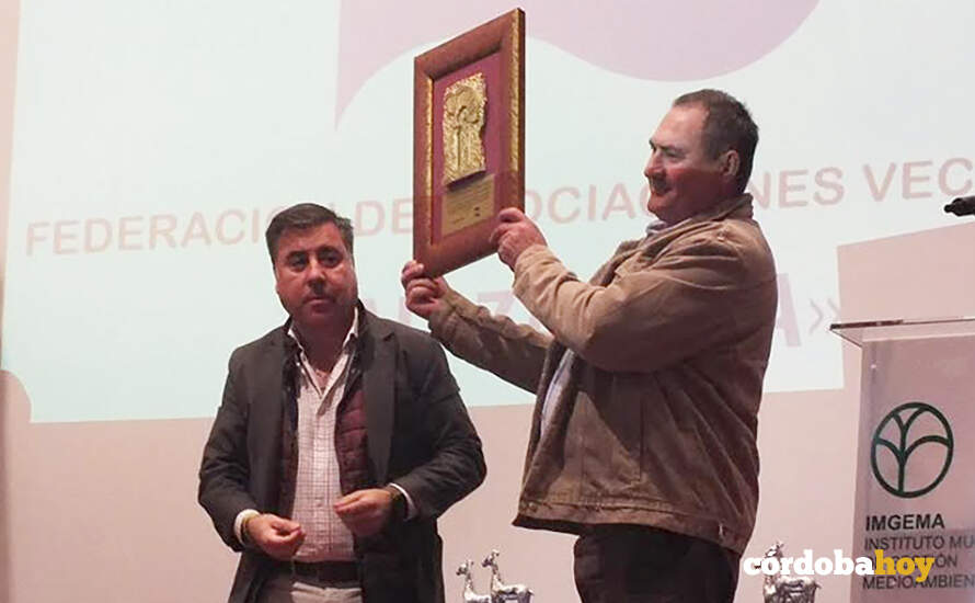 Entrega del cordobán a la Asociación Vecinal Nueva Barquera en la gala de los premios de Al-Zahara FOTO AL-ZAHARA