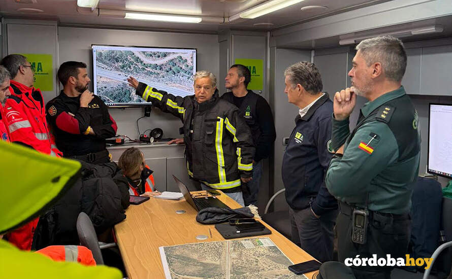 Salvador Fuentes en el puesto de mando FOTO DIPUTACIÓN DE CÓRDOBA