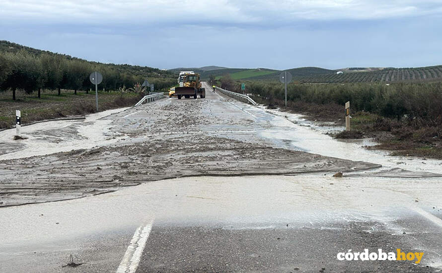 Corte de la carretera A-309, por el desbordamiento del arroyo Salado debido a la borrasca 'Joseph' FOTO JUNTA DE ANDALUCÍA