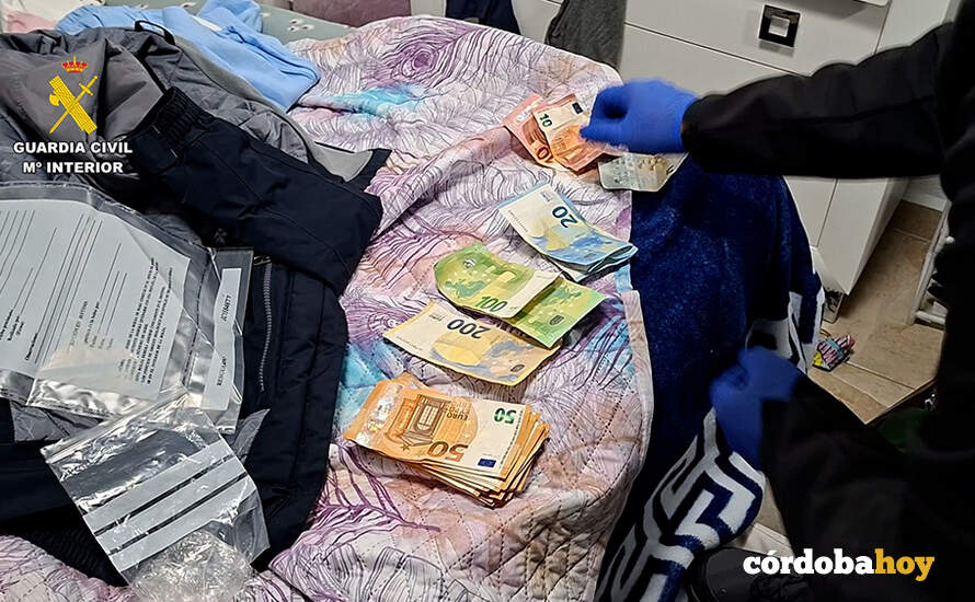 Material localizado en la operación de la Guardia Civil 'Qurtuba' para desmantelar una banda criminal que robó a un joyero cordobés FOTO GUARDIA CIVIL