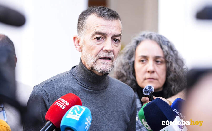 El coordinador federal de IU y candidato de Por Andalucía a la Presidencia de la Junta, Antonio Maíllo, este jueves en declaraciones a los medios en Sevilla FOTO JOAQUÍN CORCHERO / EUROPA PRESS