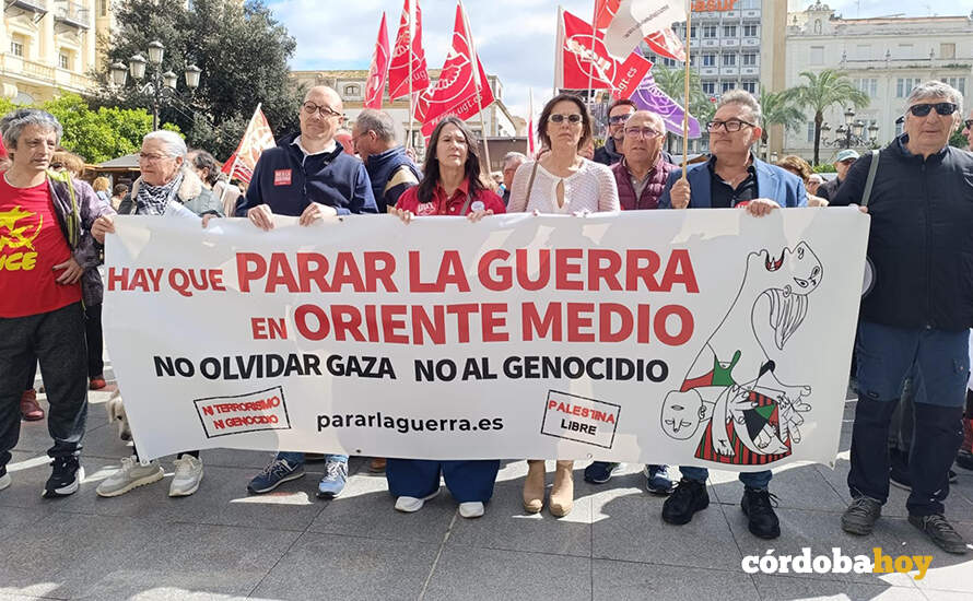 Manifestación de la Plataforma Estatal No a la Guerra en la Plaza de Las Tendillas FOTO UGT