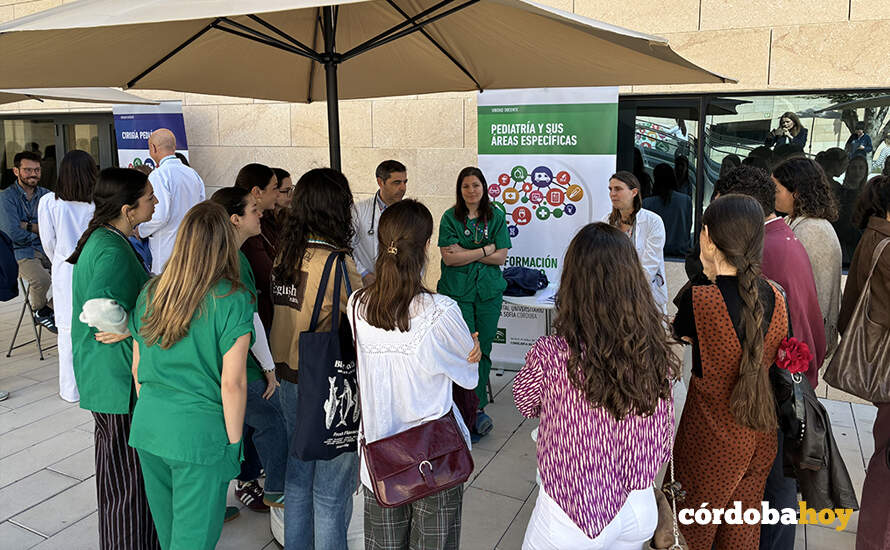Expositor de Pediatría en la IX Jornada de Puertas Abiertas del Reina Sofía FOTO HURS