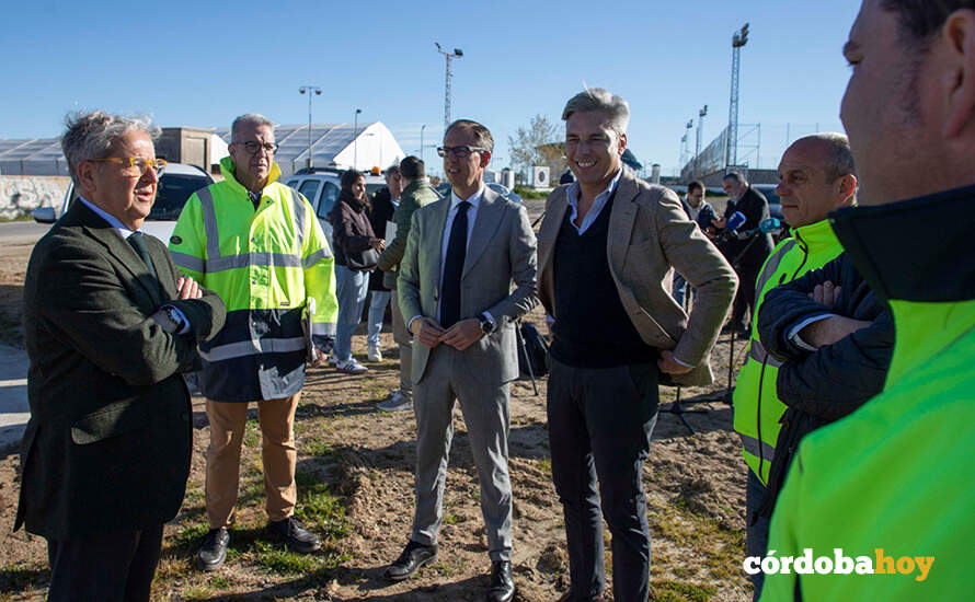 Salvador Fuentes visita la obra de mejora de la CO-6411 entre Pozoblanco y su polígono industrial FOTO DIPUTACIÓN DE CÓRDOBA