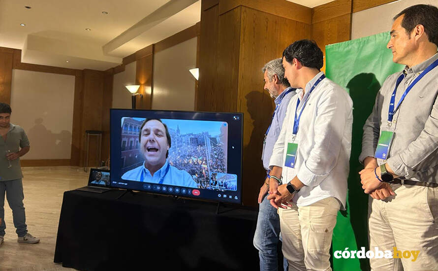 Conexión en directo de Antonio Repullo desde Sevilla con los que celebraban en Córdoba la victoria del PP en las elecciones autonómicas 2026 FOTO YOLANDA PEDROSA