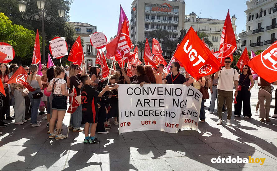 Manifestación de protesta de UGT por el preacuerdo alcanzado por otros sindicatos en el convenio de Arte FOTO UGT