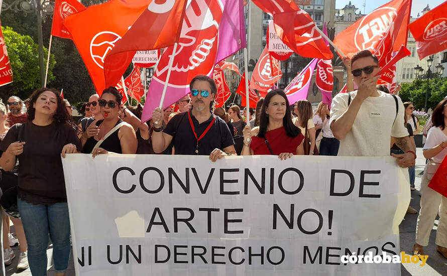 Manifestación de protesta de UGT por el preacuerdo alcanzado por otros sindicatos en el convenio de Arte FOTO UGT