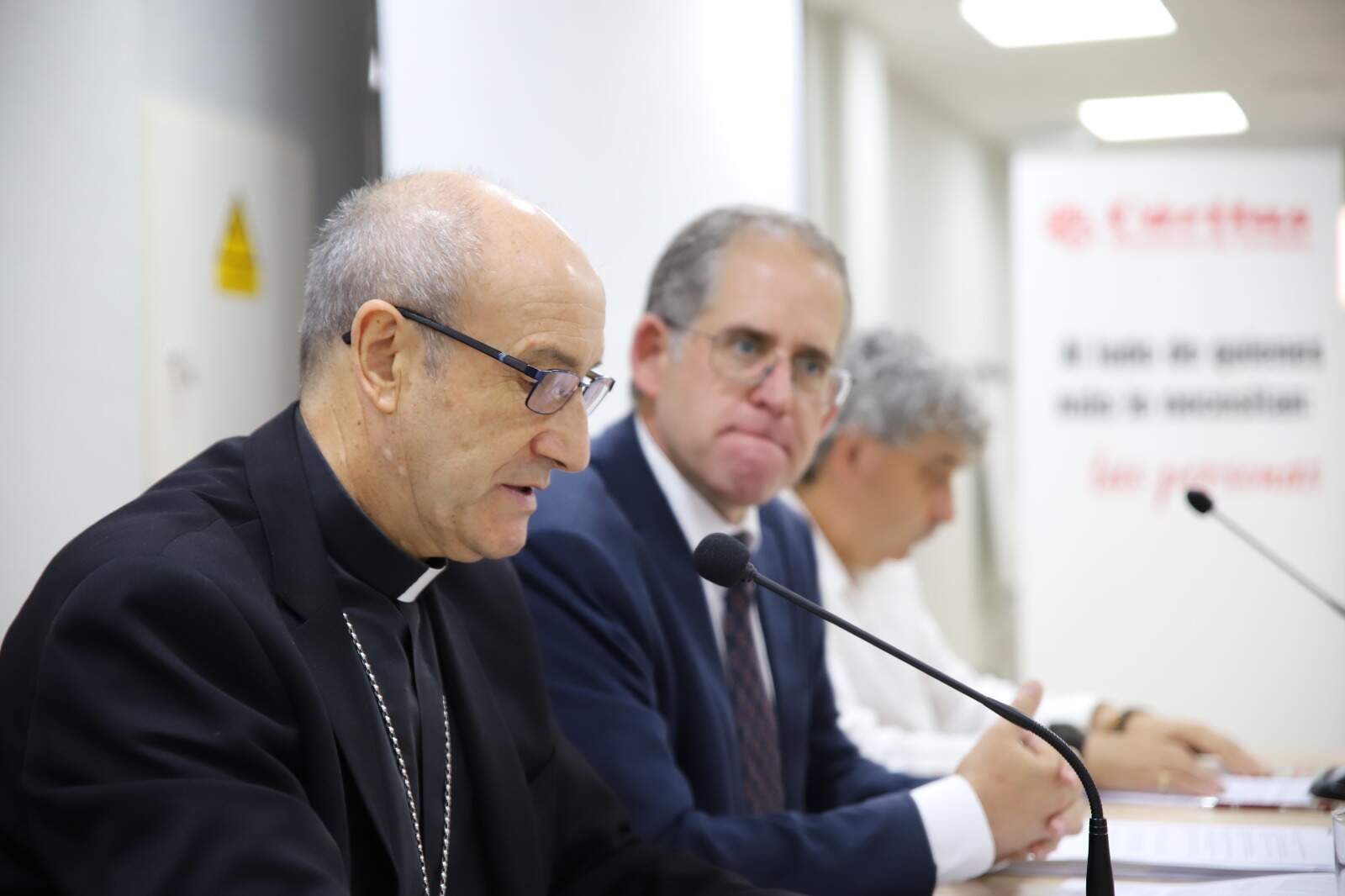 El obispo de Córdoba, Jesús Fernández, en la presentación de la memoria de actividades de Cáritas en 2025 FOTO CÁRITAS